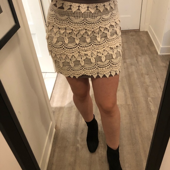 LUSH | Lace Mini Skirt - Picture 5 of 5